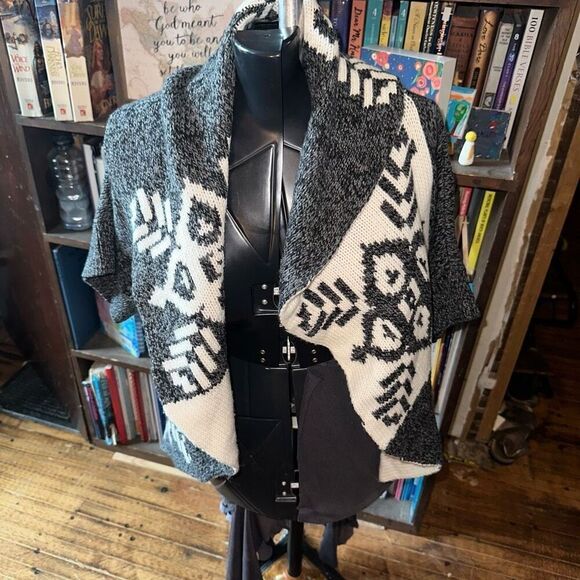 Express gray & white Scandinavian M merino wool cardigan - Picture 1 of 4